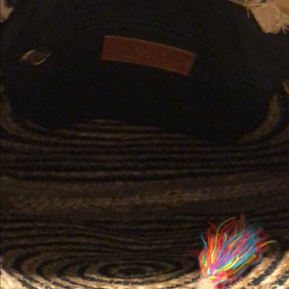 Handcrafted round bag - Picture 4 of 4